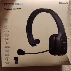 TeckNet Black Wireless Over-Ear Headphones